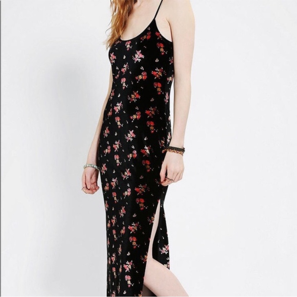 Soft velvet maxi dress with a leg slit and adjustable straps. Scoop neck.